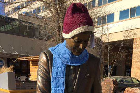 BN-LJ930_STATUE_J_20151122121623